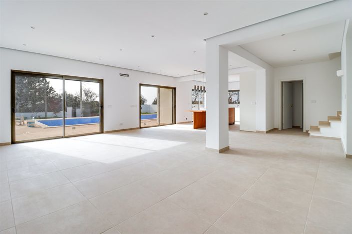 Image No.9-4 Bed House for sale