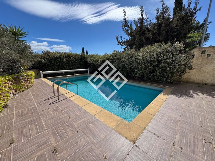 Image No.18-5 Bed House for sale
