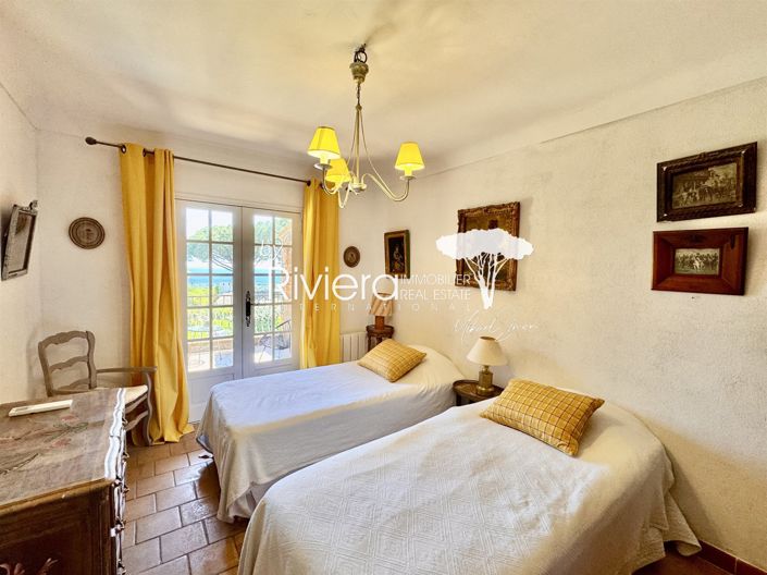 Image No.16-6 Bed House for sale
