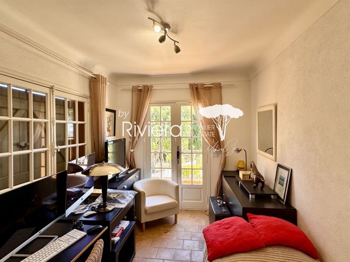 Image No.23-6 Bed House for sale