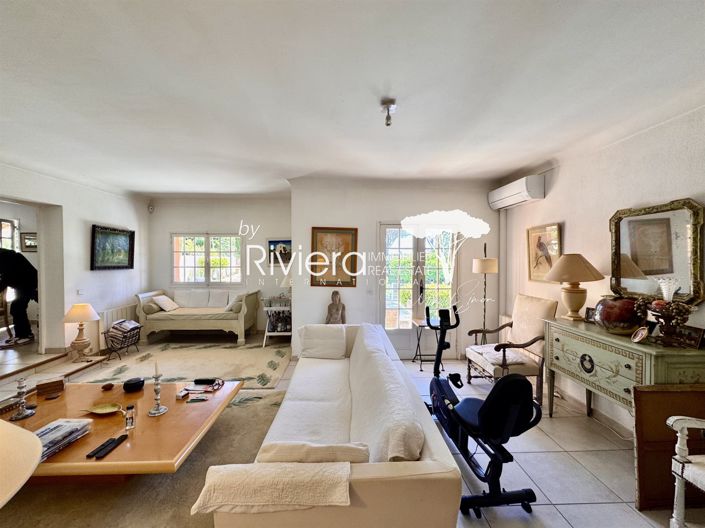 Image No.8-6 Bed House for sale