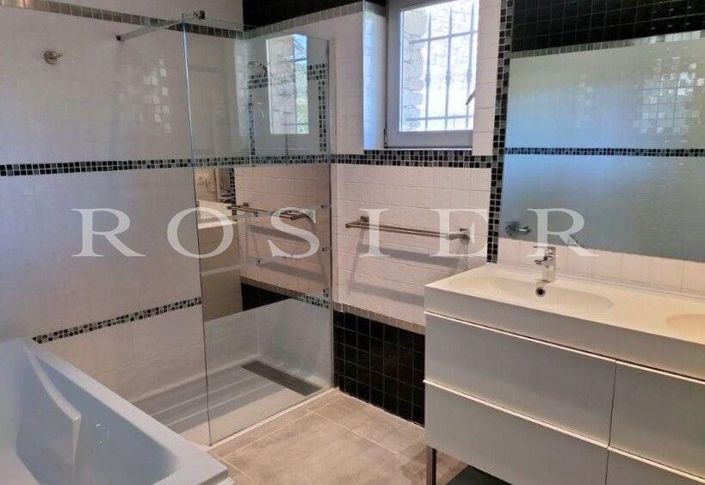 Image No.6-4 Bed House for sale