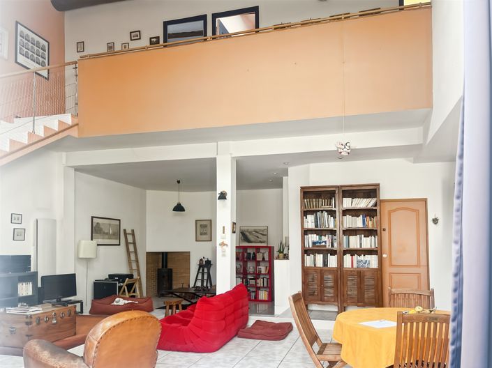 Image No.7-5 Bed House for sale