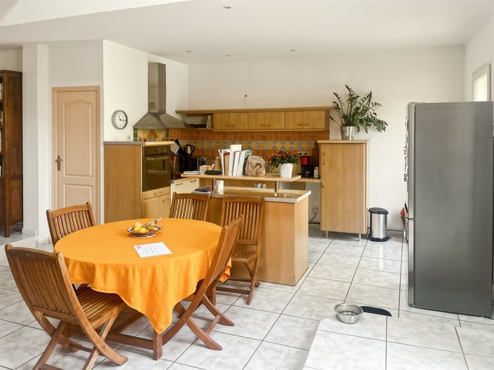 Image No.9-5 Bed House for sale