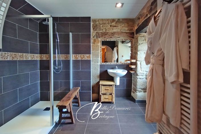 Image No.18-8 Bed House for sale