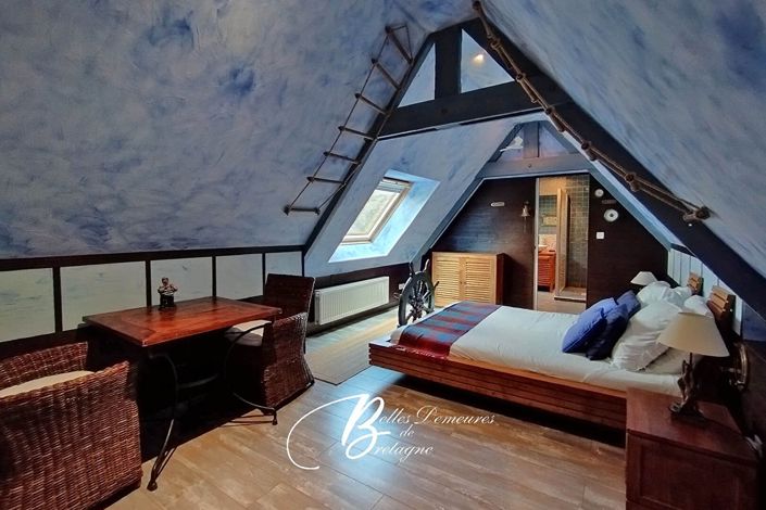 Image No.8-8 Bed House for sale