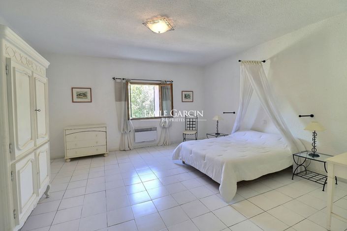 Image No.6-20 Bed Apartment for sale