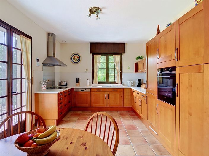 Image No.6-4 Bed House for sale