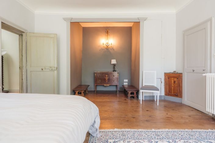Image No.18-11 Bed Property for sale