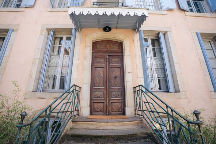 Image No.2-11 Bed Property for sale