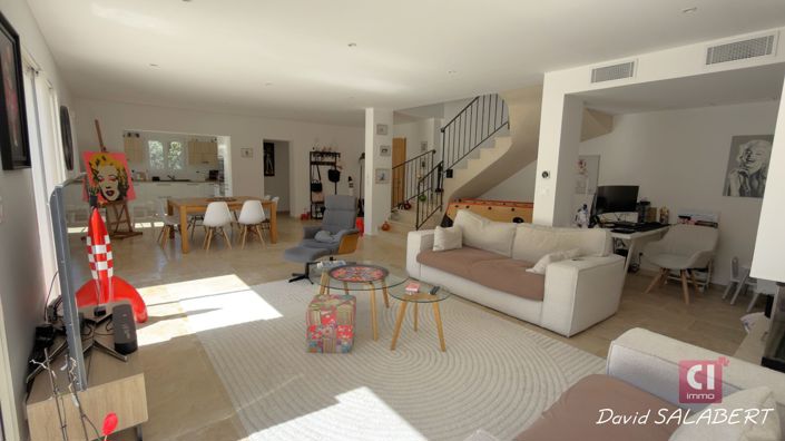 Image No.7-5 Bed House for sale