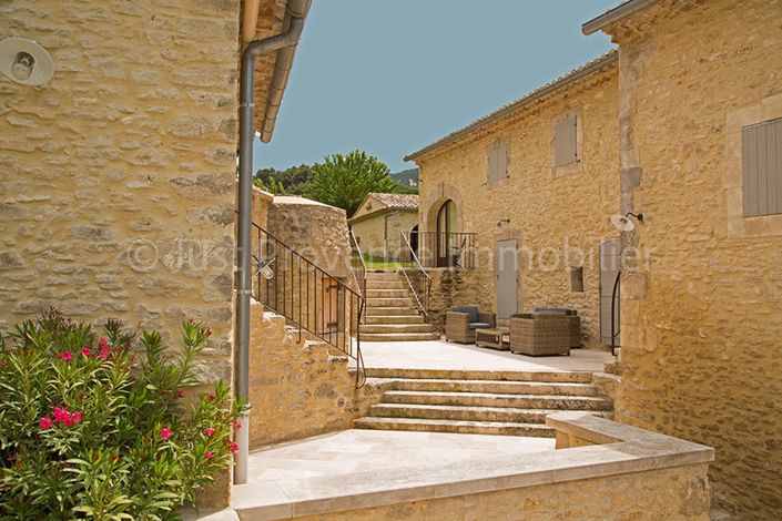 Image No.2-4 Bed House for sale
