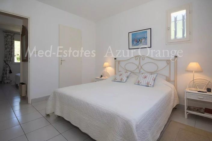 Image No.17-4 Bed House for sale