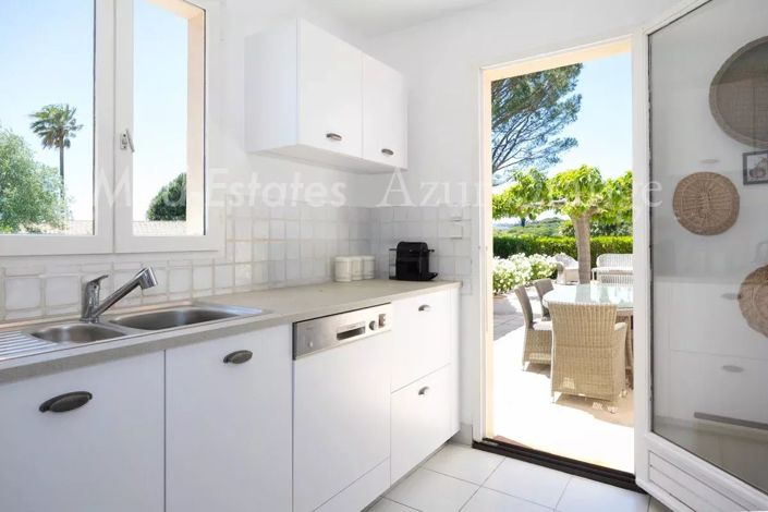 Image No.8-4 Bed House for sale