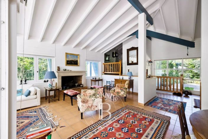 Image No.12-8 Bed House for sale