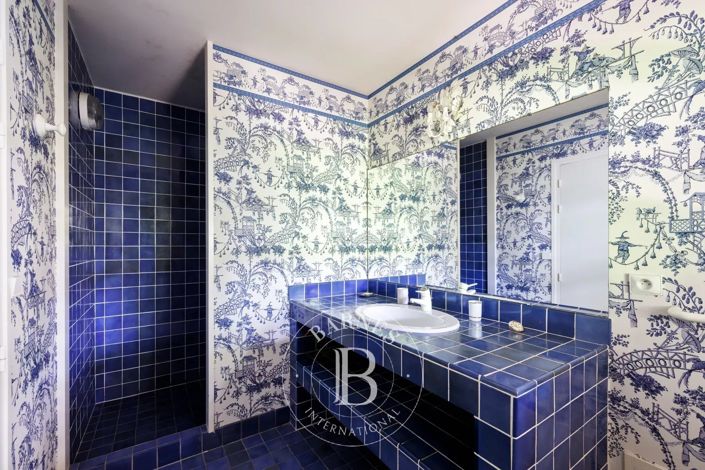 Image No.17-8 Bed House for sale