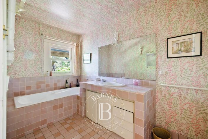 Image No.19-8 Bed House for sale