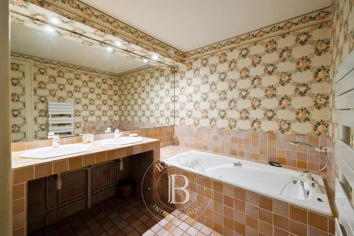 Image No.21-8 Bed House for sale