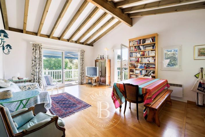 Image No.26-8 Bed House for sale