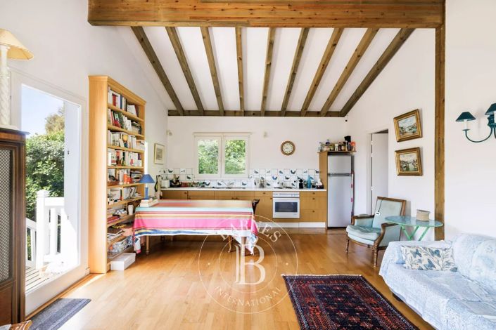 Image No.27-8 Bed House for sale