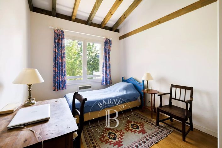 Image No.28-8 Bed House for sale
