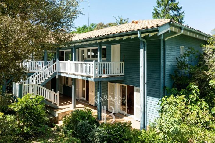 Image No.3-8 Bed House for sale