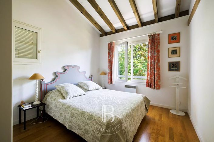 Image No.30-8 Bed House for sale