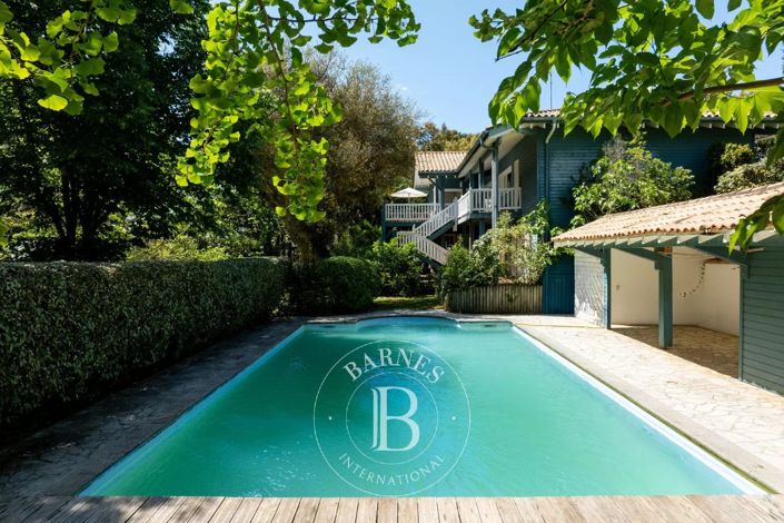 Image No.4-8 Bed House for sale