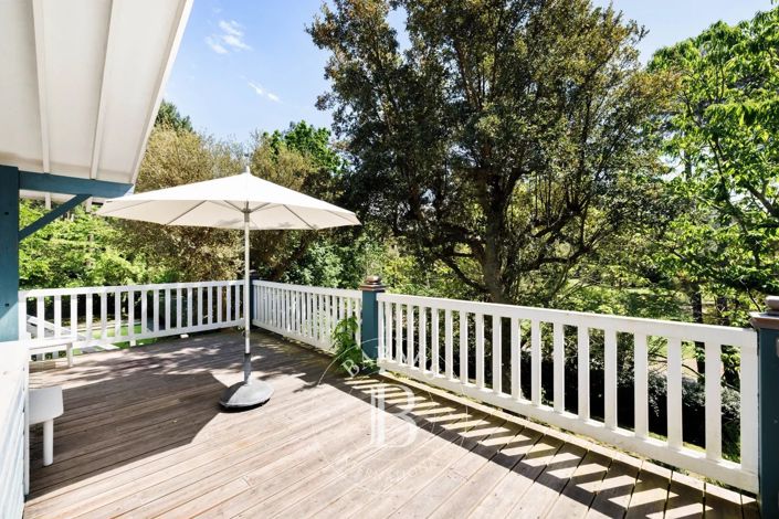 Image No.5-8 Bed House for sale