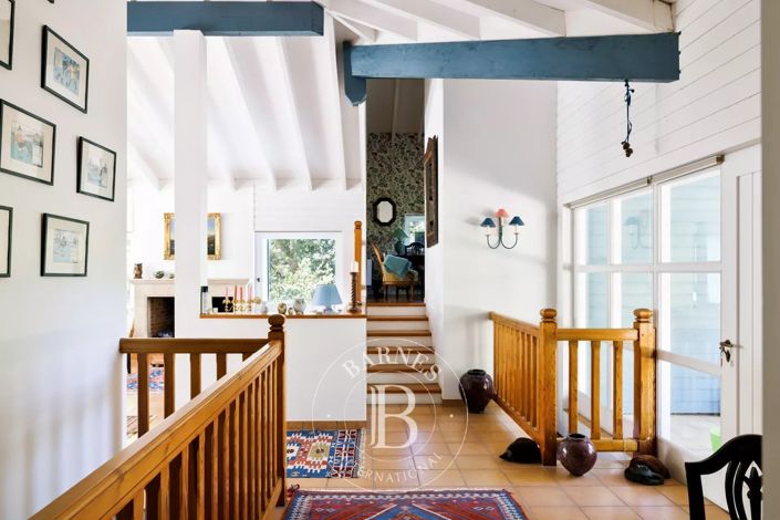 Image No.9-8 Bed House for sale