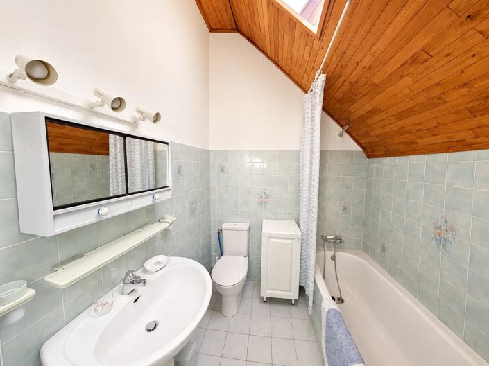 Image No.8-4 Bed House for sale