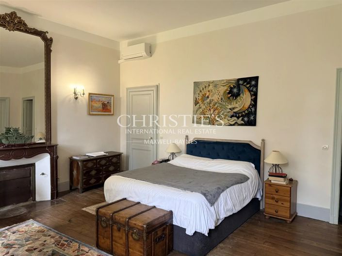 Image No.5-10 Bed House for sale