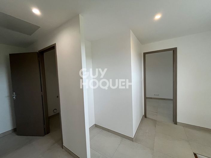 Image No.7-2 Bed House for sale