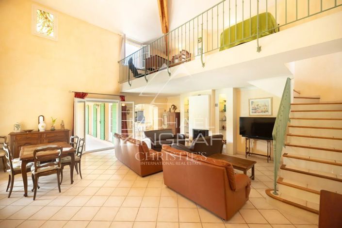 Image No.5-2 Bed House for sale