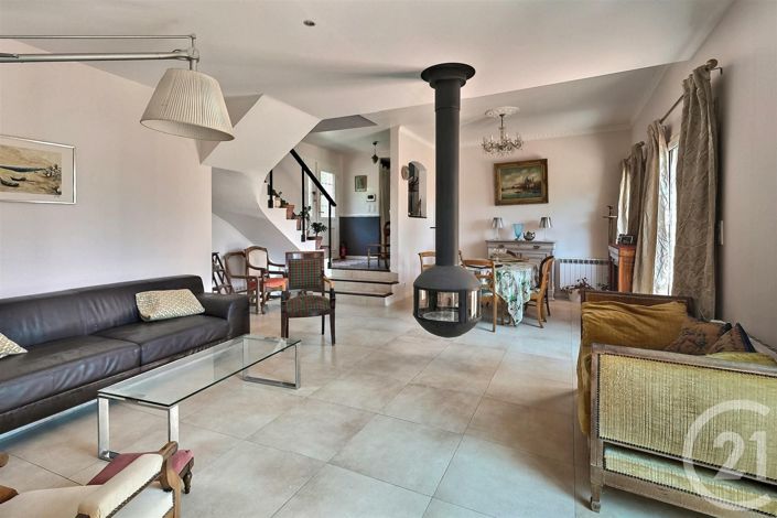 Image No.6-5 Bed House for sale