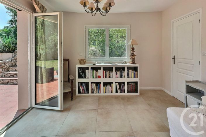 Image No.7-5 Bed House for sale