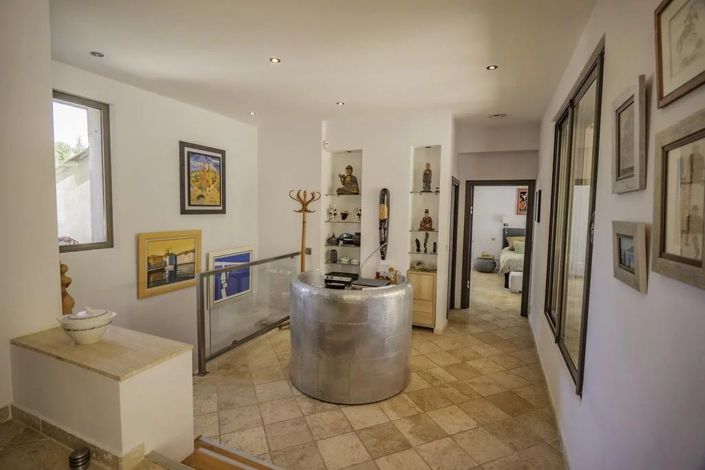 Image No.10-4 Bed House for sale