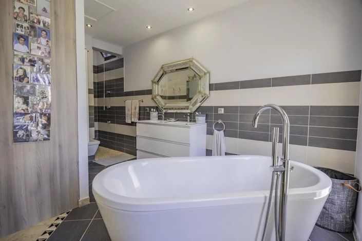 Image No.12-4 Bed House for sale