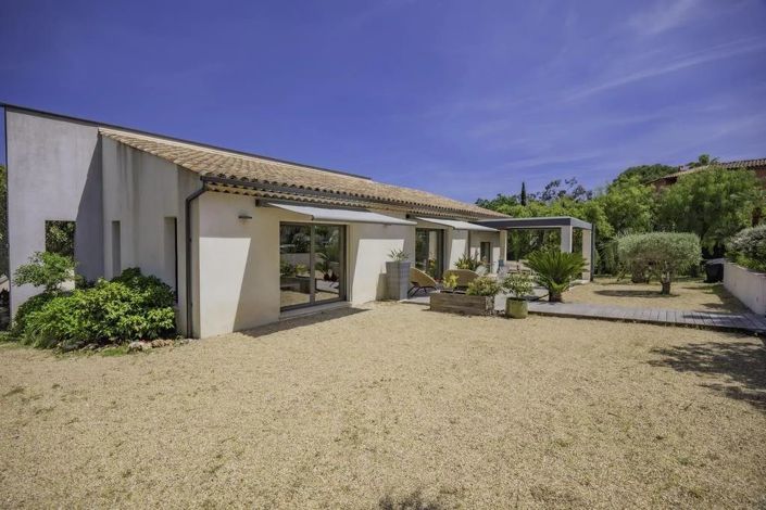 Image No.2-4 Bed House for sale