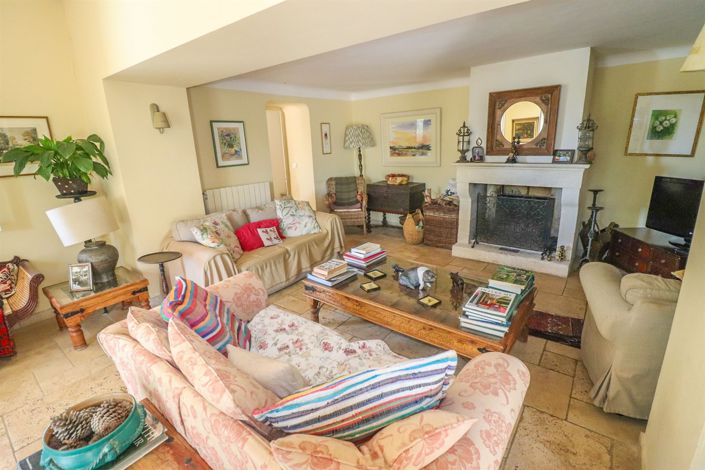 Image No.10-6 Bed House for sale