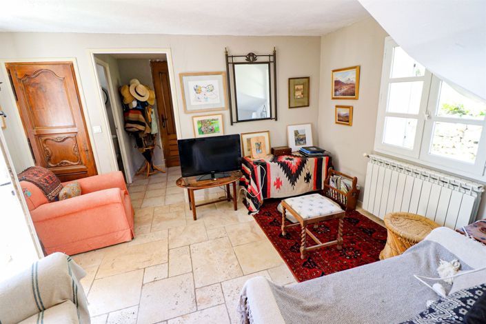 Image No.11-6 Bed House for sale
