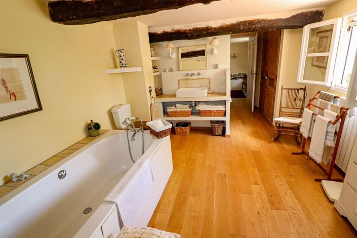 Image No.17-6 Bed House for sale