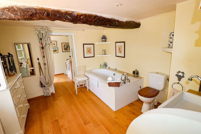 Image No.21-6 Bed House for sale