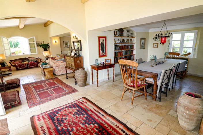 Image No.8-6 Bed House for sale