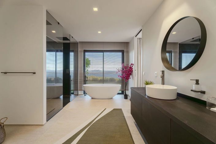Image No.16-5 Bed House for sale