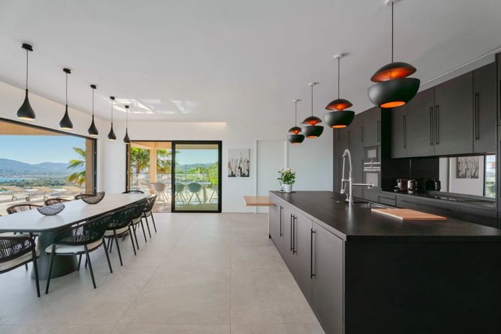 Image No.6-5 Bed House for sale