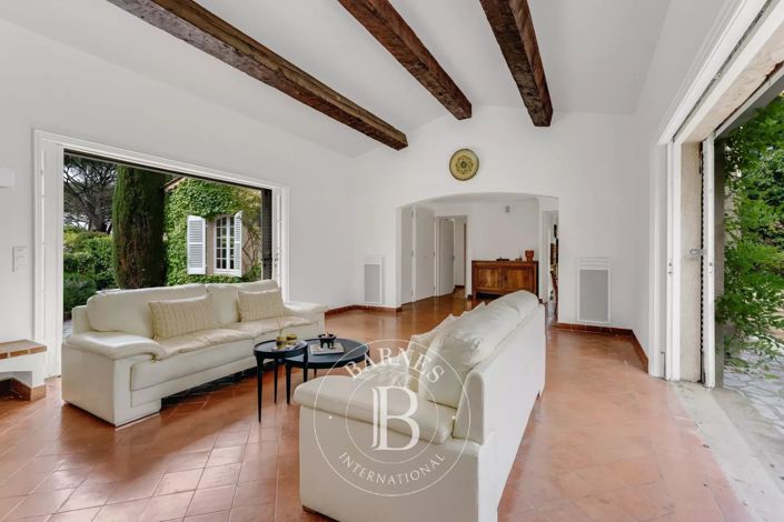 Image No.6-6 Bed House for sale