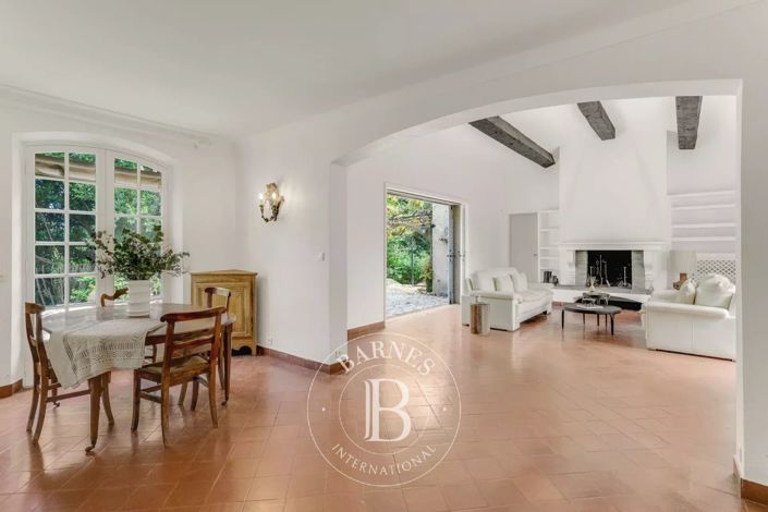 Image No.7-6 Bed House for sale