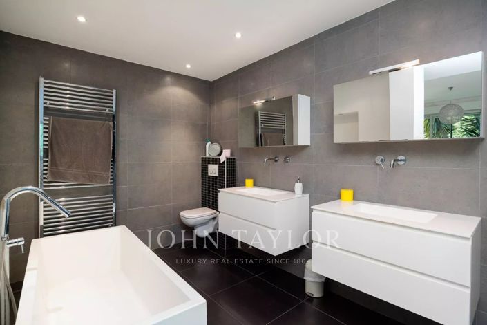 Image No.10-7 Bed House for sale