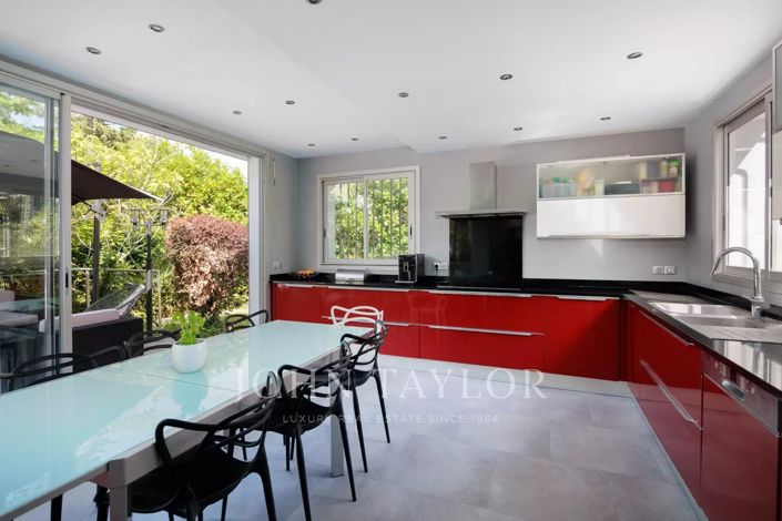 Image No.7-7 Bed House for sale